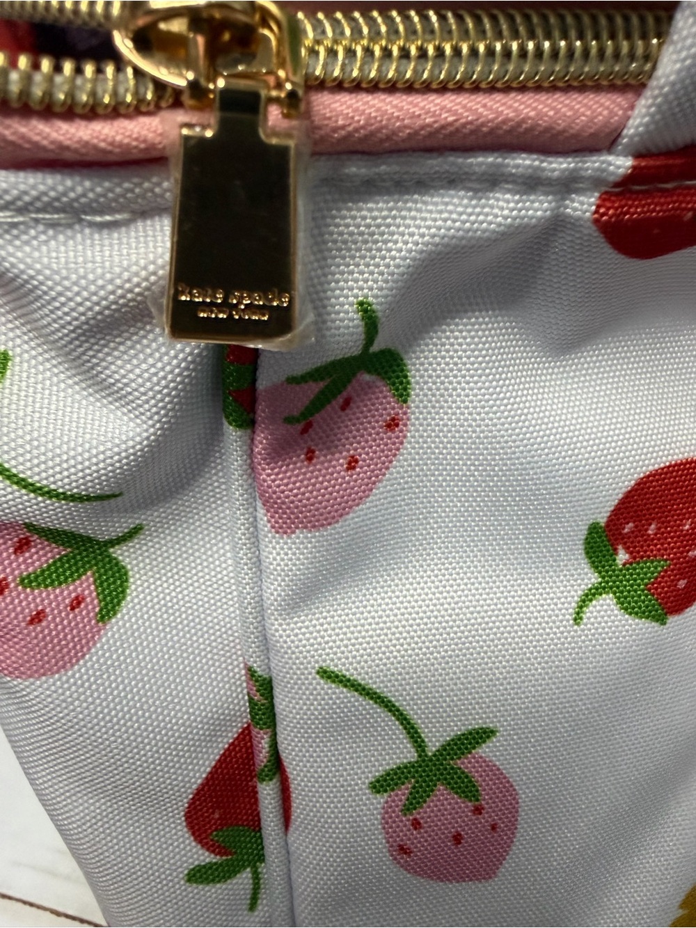 Kate Spade New York Insulated Cooler Tote Bag – Strawberry Print big and new - Picture 4 of 4
